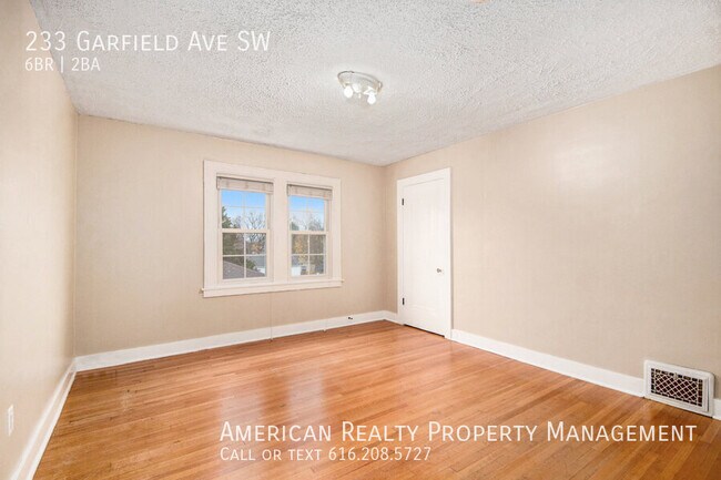 Building Photo - 233 Garfield Ave SW