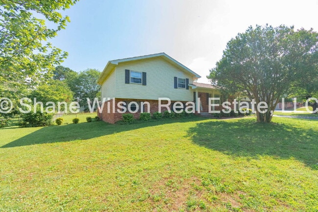 Building Photo - "Charming 4-Bedroom Home in Chattanooga wi...