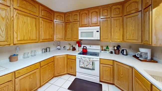 Building Photo - Fully Furnished 3 Bedroom Rental
