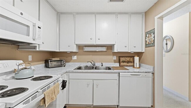 Building Photo - 2700 Bayshore Blvd