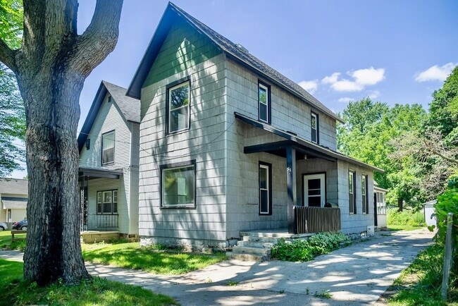 Primary Photo - 51 Colfax St NE