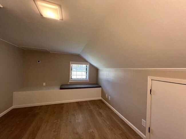 Building Photo - 9240-9250 Lockhart Rd