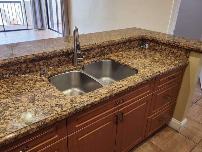 Building Photo - 995 SW 84th Ave