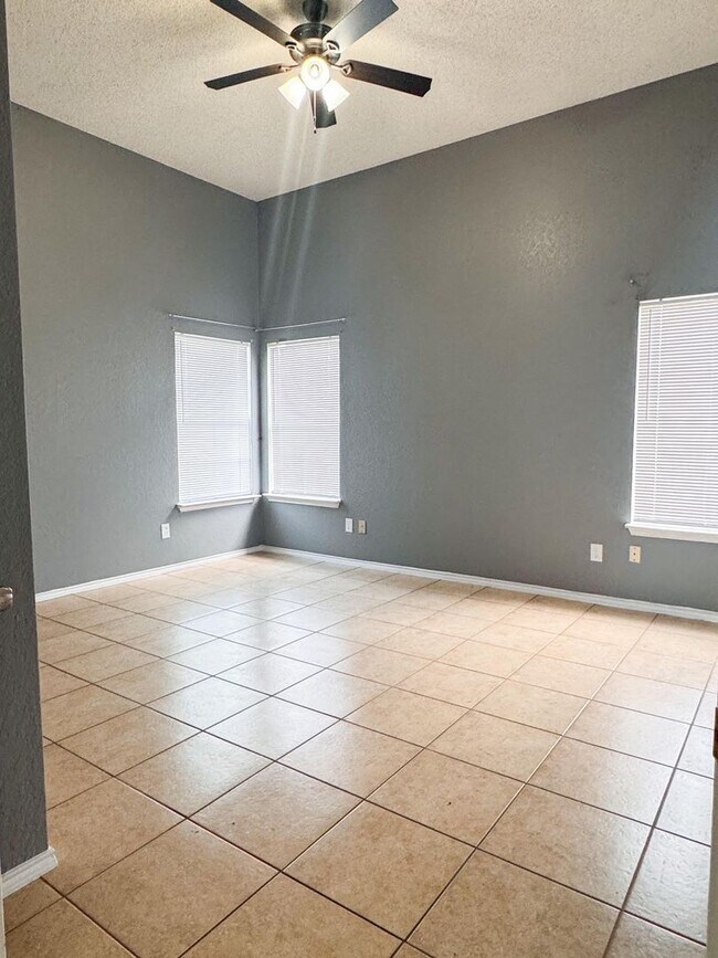 Building Photo - 4 bedroom, 2.5 bath close to Ft. Hood