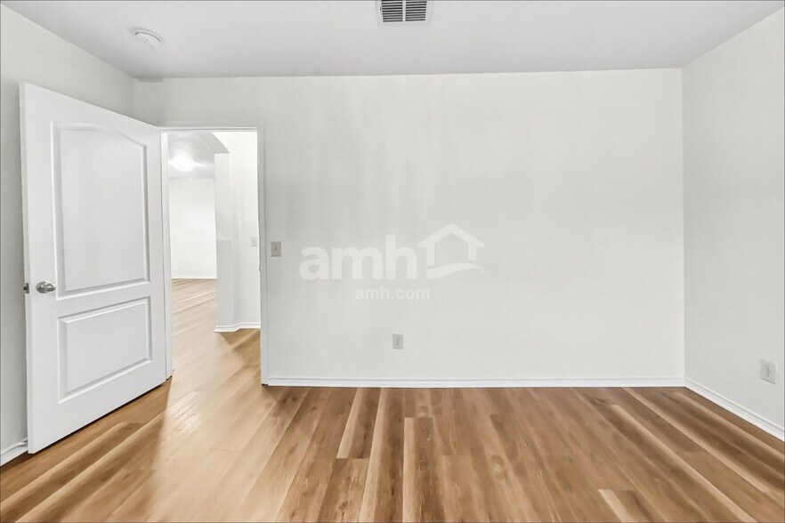 Building Photo - 431 Tequila Ranch