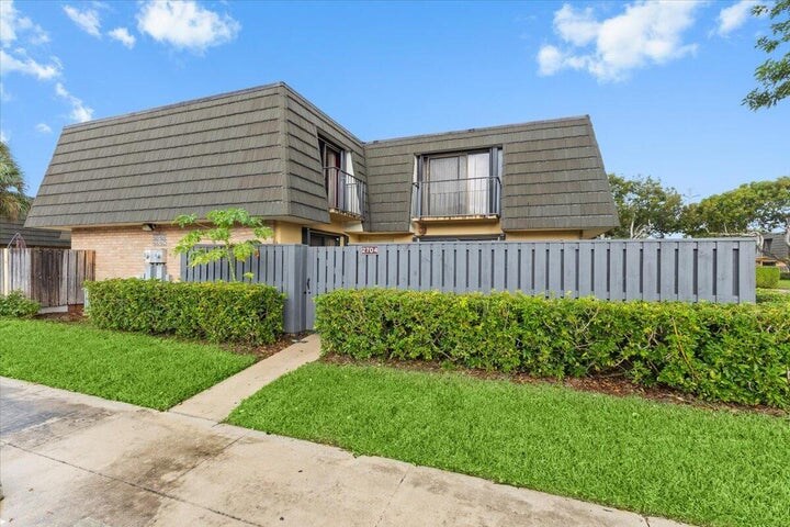 Building Photo - 2704 27th Way