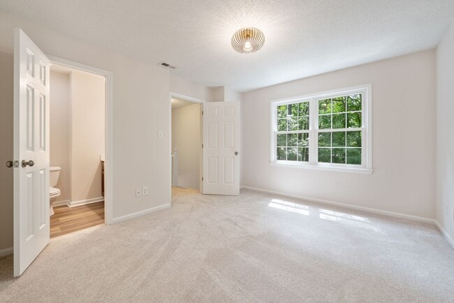 Building Photo - WOW!! Prime location and quite living in Charming 2brd 2.5 bath townhouse