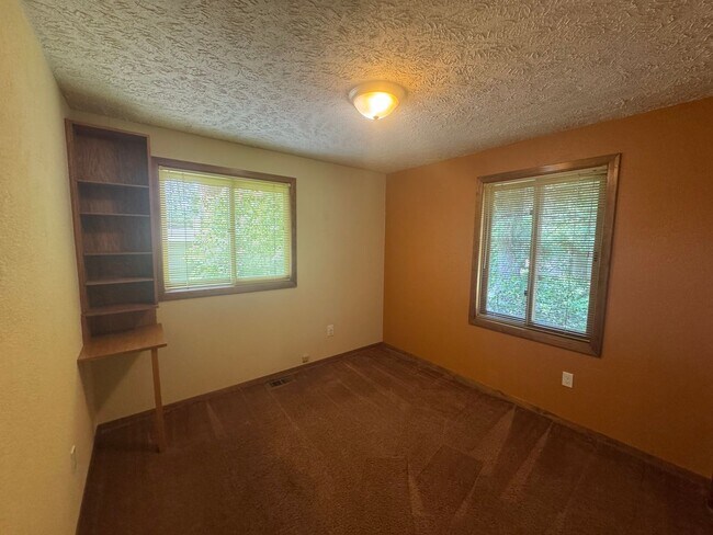 Building Photo - Charming 3 Bed, 3 Bath Home in Spokane Val...