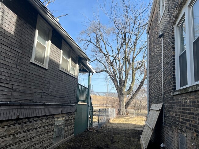 Building Photo - 7317 S Maryland Ave