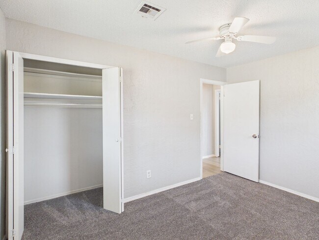 Building Photo - 324 NW Compass Dr