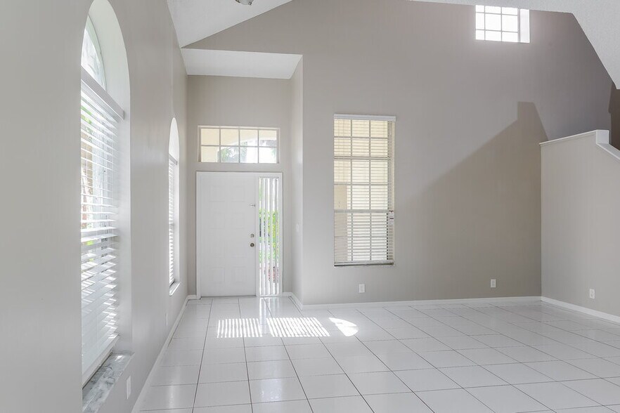Building Photo - 8341 NW 57th Dr