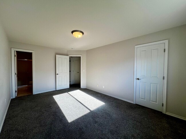 Building Photo - 8800 Midvale Rd