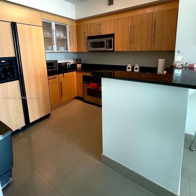 Building Photo - 335 S Biscayne Blvd