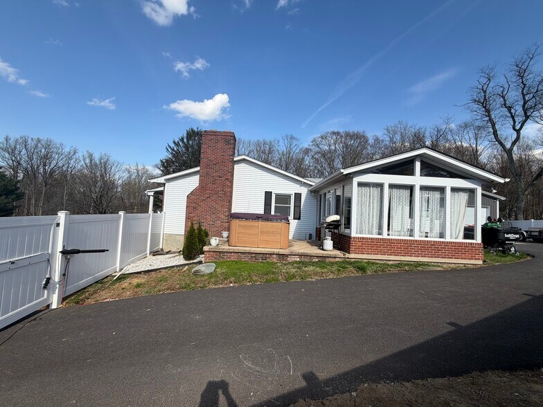 Building Photo - 38 Bramble Ln