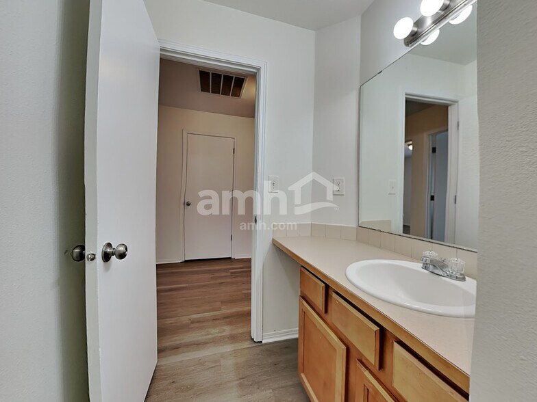 Building Photo - 18606 112th Ave E