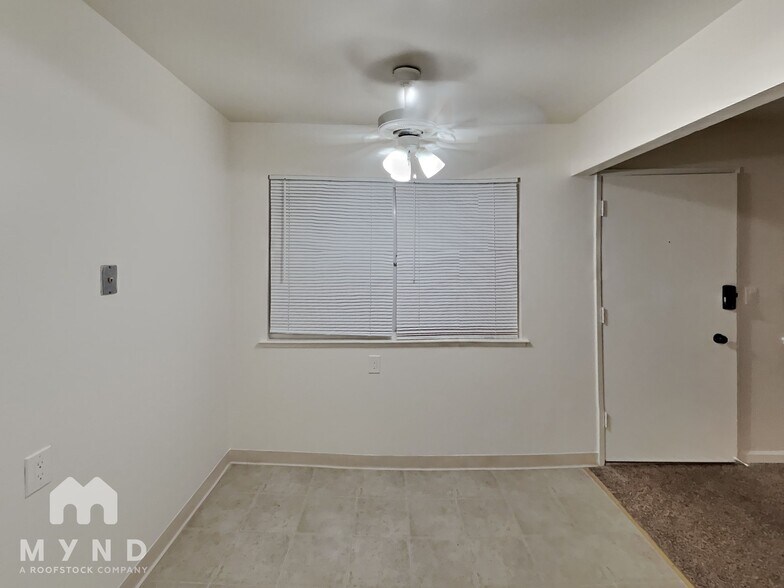 Building Photo - 870 Burbank Dr