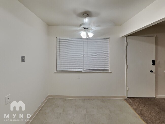 Building Photo - 870 Burbank Dr