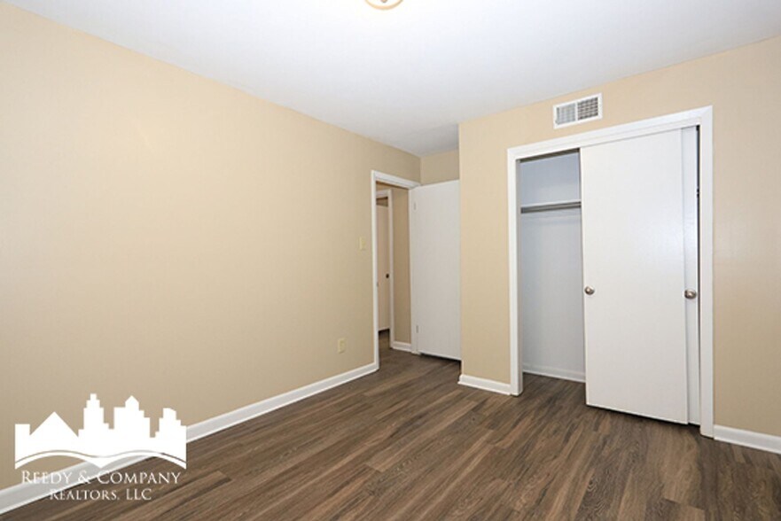 Building Photo - 1555 Staunton Dr