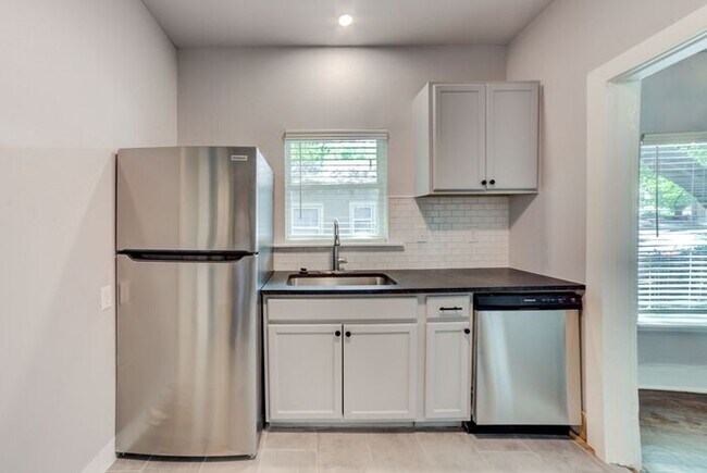 Building Photo - Charming Craftsman 3/1 Home Next To TU!