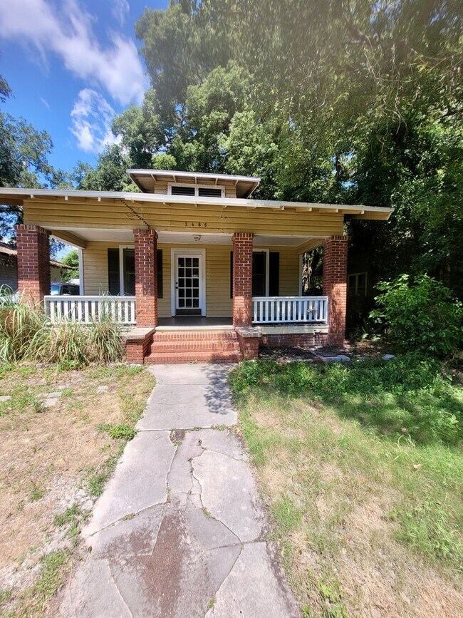 Building Photo - Charming 2 bed 1 bath in Historic District...