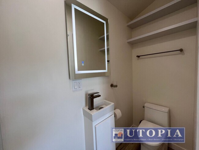 Building Photo - Brand New, Cozy Studio right near West Cliff