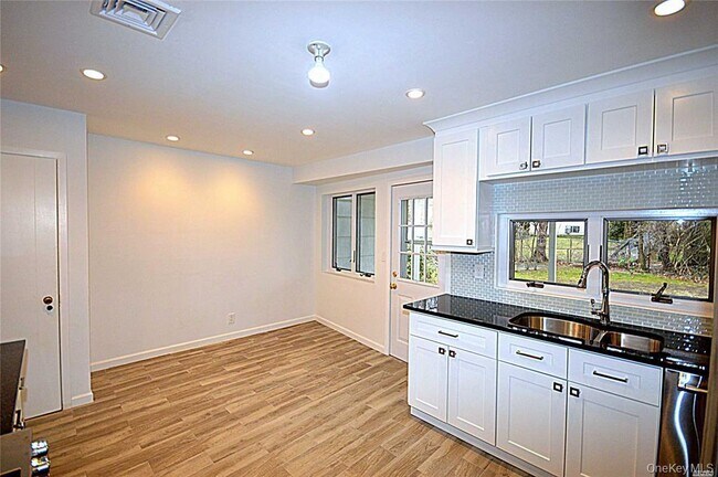 Building Photo - 5 Gilbert Rd