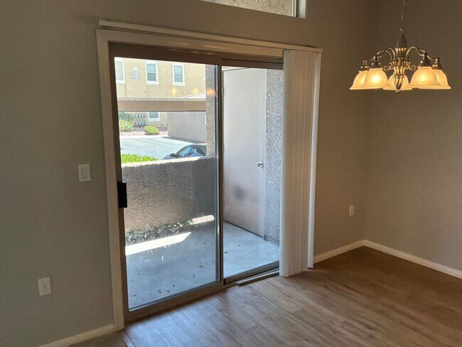 Building Photo - Condo 2 bedroom 2 bathroom Gated Entrance