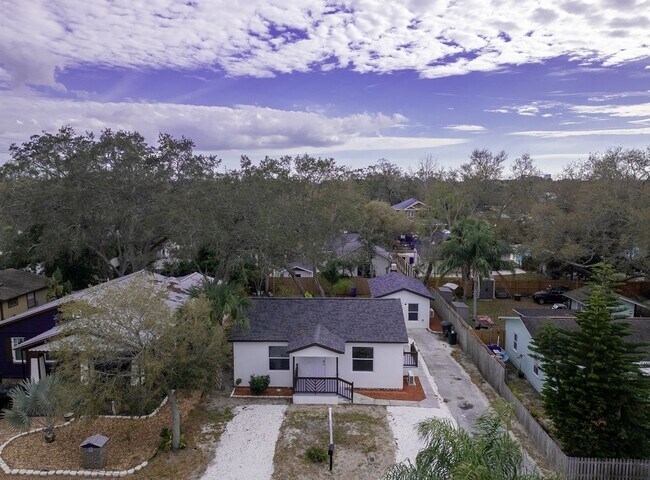 Building Photo - 1156 Angle Rd