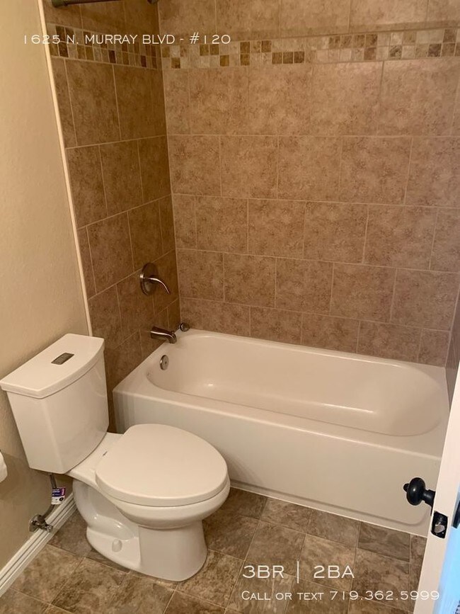 Building Photo - 5 Fountains End unit