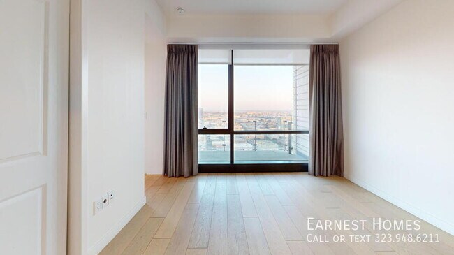 Building Photo - 400 S Broadway