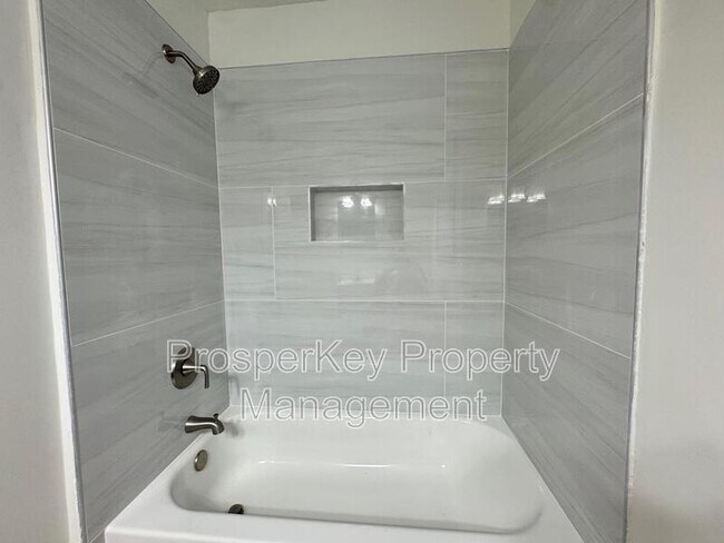 Building Photo - 3622 Vivian Ln