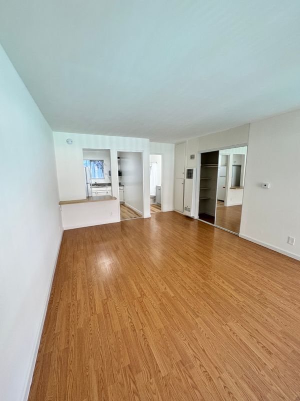 Building Photo - 5855 Carlton Way
