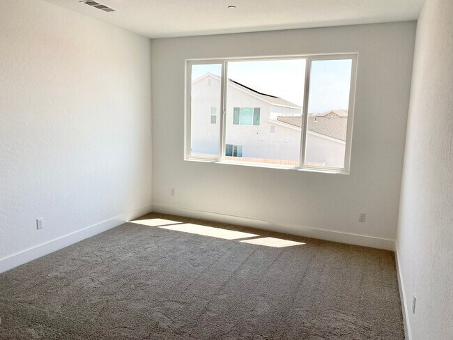 Building Photo - BRAND NEW 4/3.5 Lennar with In-Law Suite