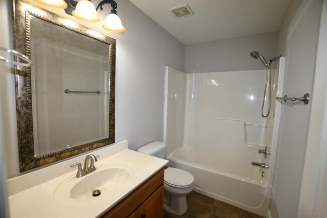 Building Photo - 486 Sussex Dr SW