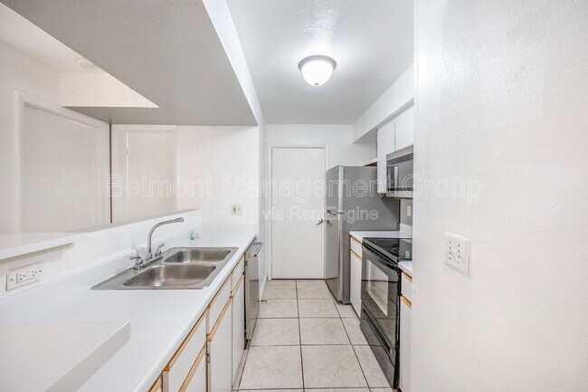 Building Photo - 3012 Parkway Blvd