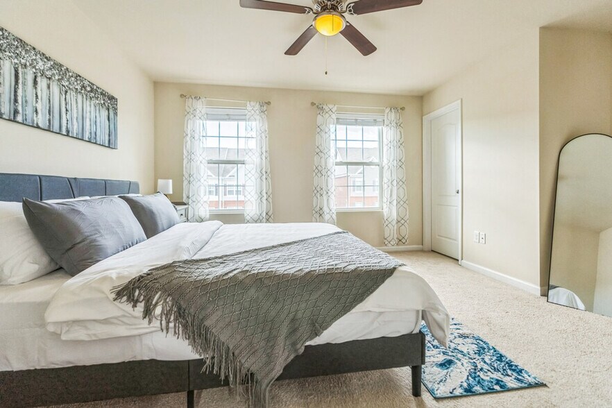 Building Photo - 7980 Blue Stream Dr