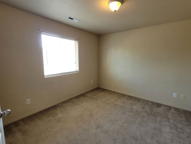 Building Photo - 511 Sandalwood Pl