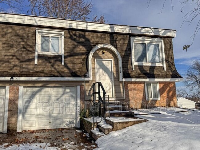 Primary Photo - 1301 N Arrowhead Ridge