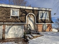 Building Photo - 1301 N Arrowhead Ridge