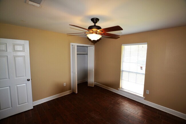 Building Photo - Newly Renovated 3 Bedroom Home in Sherwood...