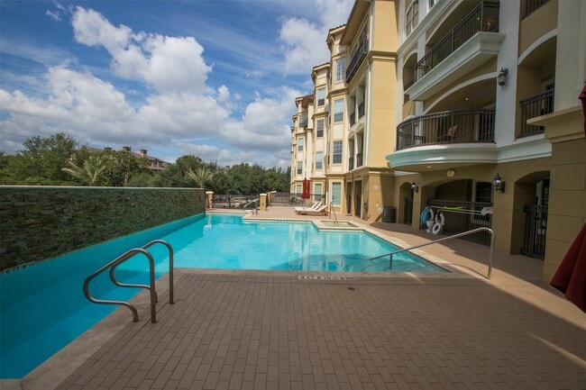 Building Photo - 7575 Kirby Dr