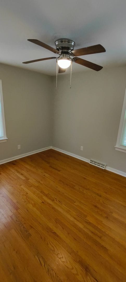Building Photo - Renovated, Spacious Split Foyer homme