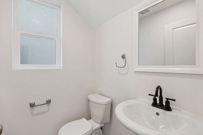 Building Photo - Like-New Tumwater Hill Home with A/C - 3 beds, 2.5 baths