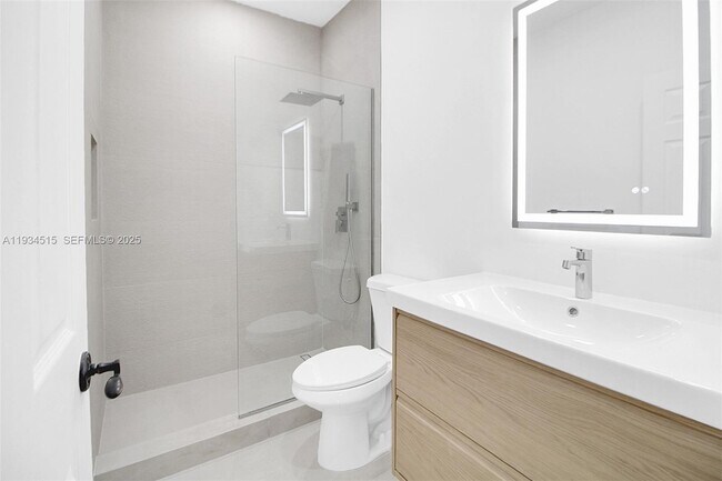 Building Photo - 3204 Bird Ave