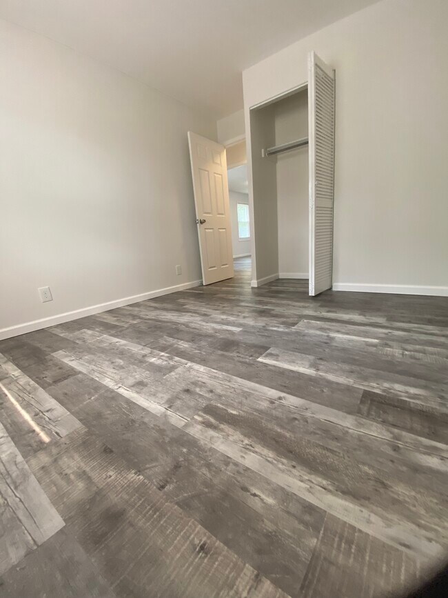 Building Photo - 6617 Azalea Dr