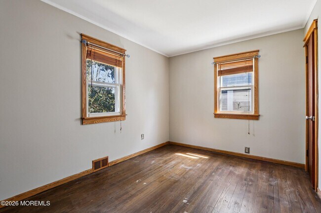 Building Photo - 15 Woolley Ave