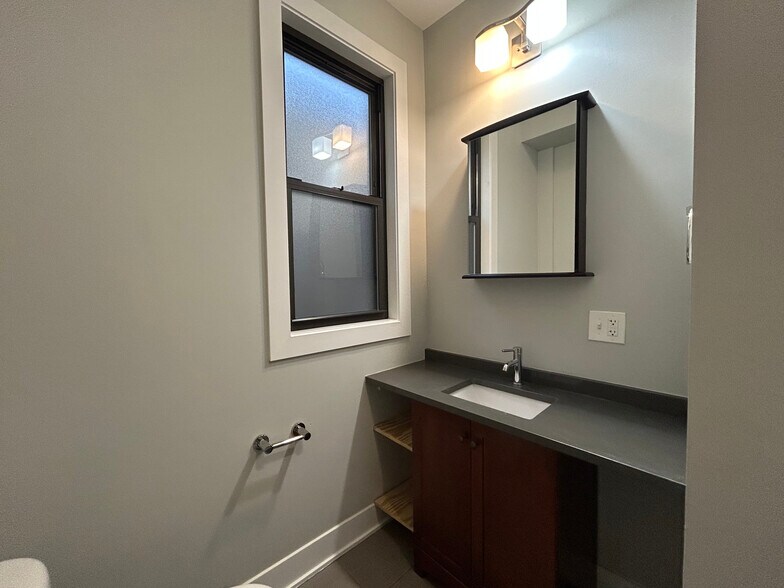 Building Photo - 338 Tudor Ct