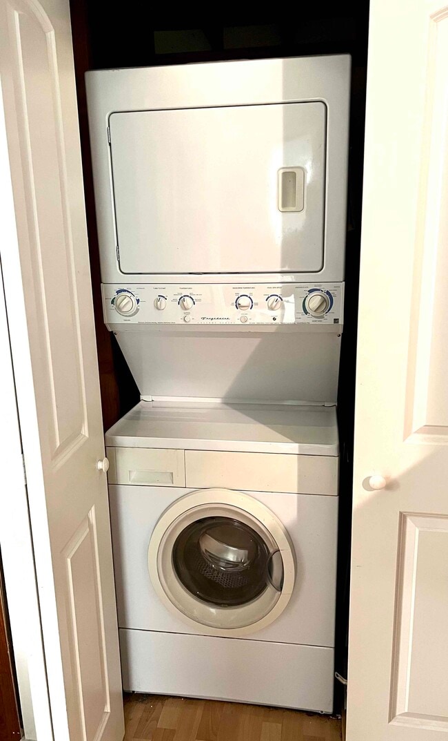 Building Photo - 1033 56th St