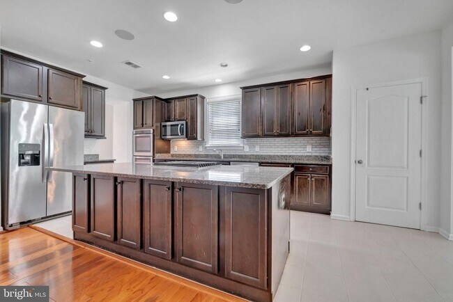 Building Photo - 8008 Hubble Dr