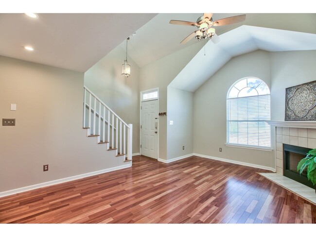 Building Photo - 1330 Pawnee Pointe Ct